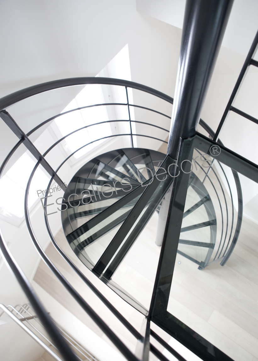Photo DH82 - SPIR'DÉCO® Dalle de Verre. Escalier intérieur design en acier et verre pour une décoration contemporaine toute en transparence. Vue 3